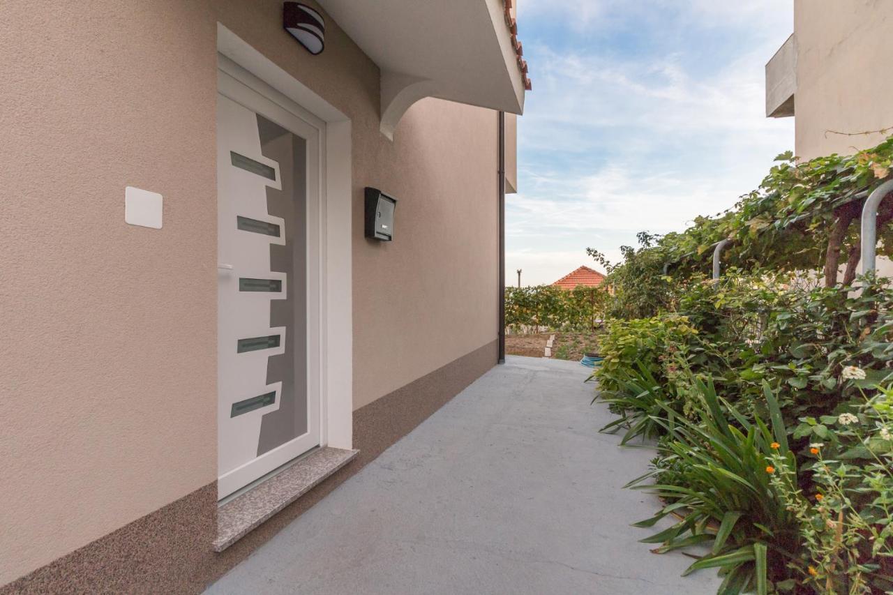 Apartments Lusani Split Exterior photo