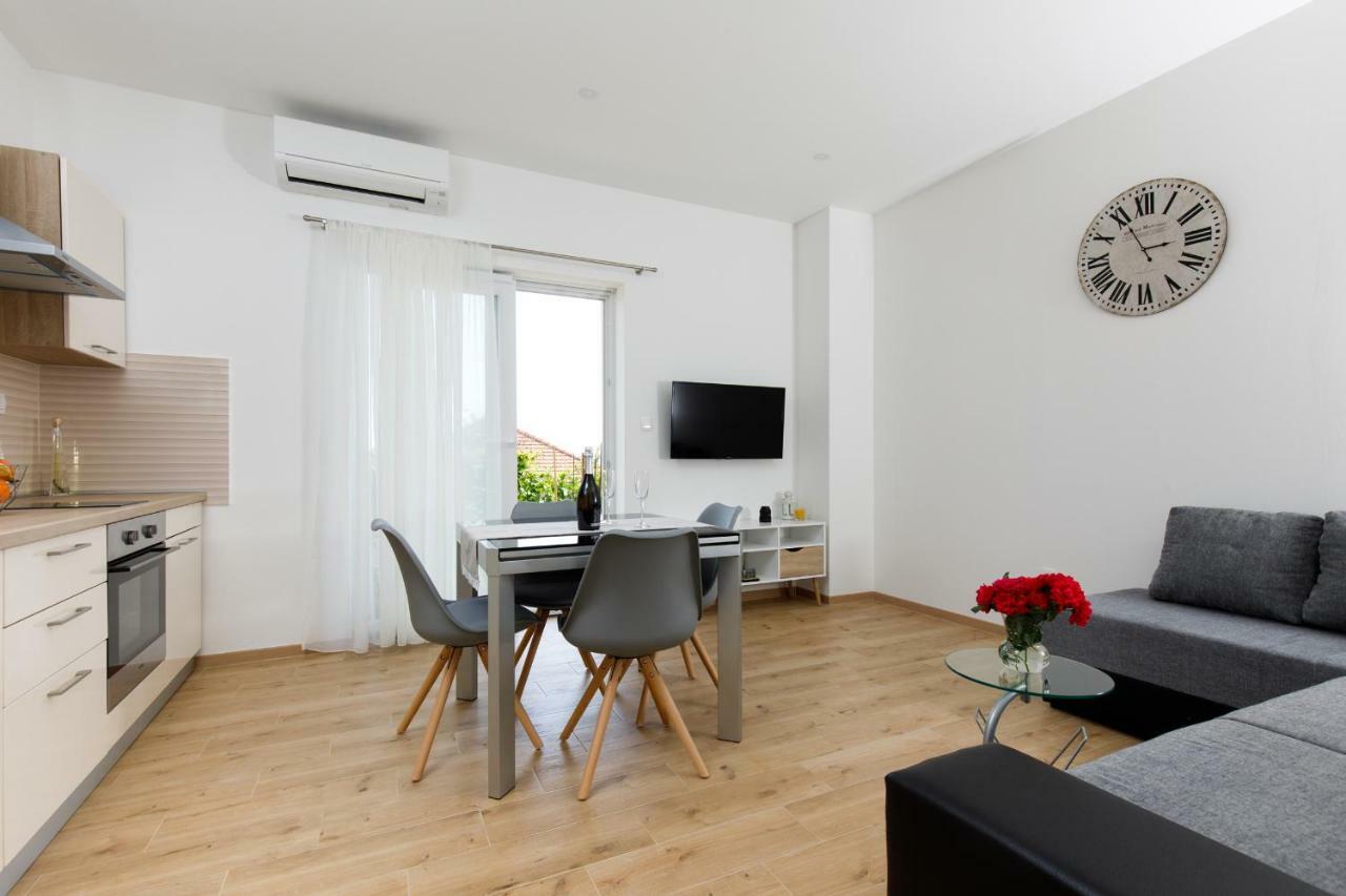 Apartments Lusani Split Exterior photo