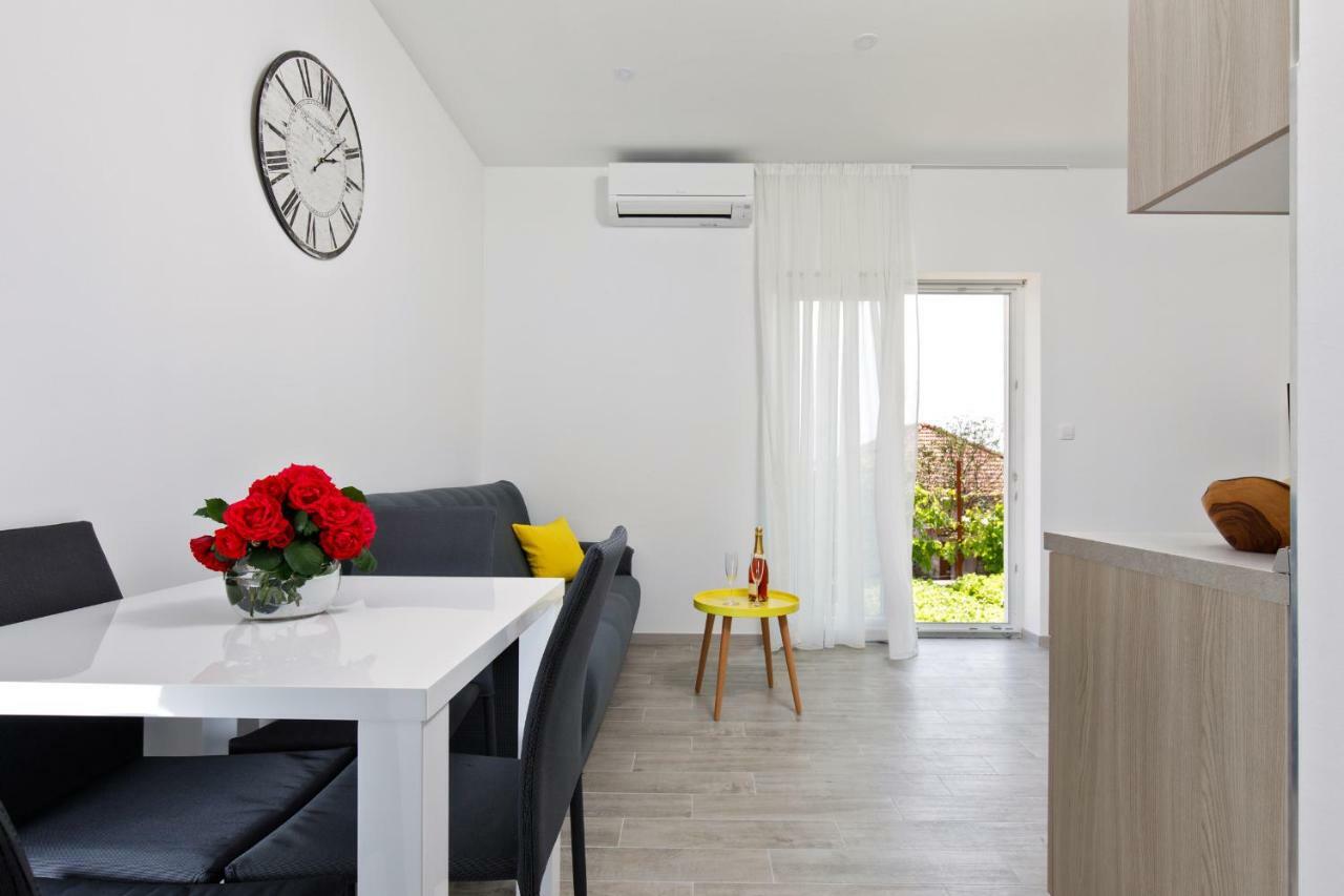 Apartments Lusani Split Exterior photo